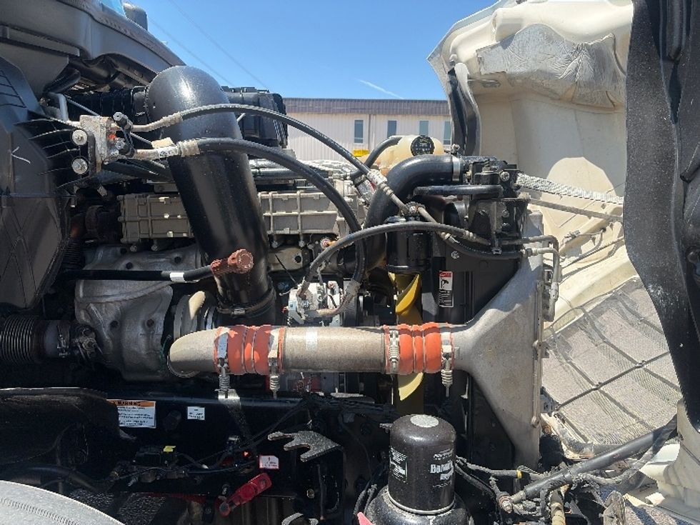 Sleeper Tractor-Heavy Duty Tractors-Freightliner-2020-T12664ST-Dallas-TX-484,514\n\t\tmiles-$ 68,250 - Image 19