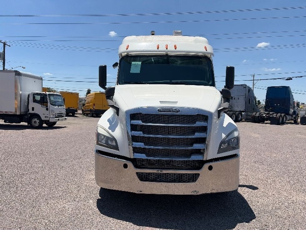 Sleeper Tractor-Heavy Duty Tractors-Freightliner-2020-T12664ST-Dallas-TX-484,514\n\t\tmiles-$ 68,250 - Image 2