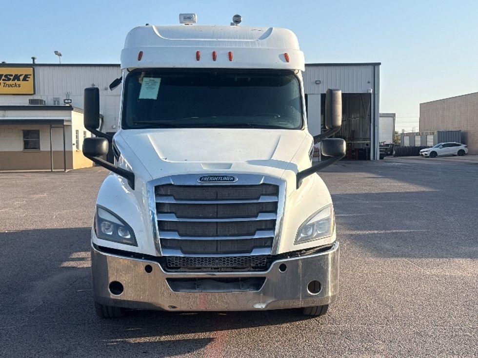 Sleeper Tractor-Heavy Duty Tractors-Freightliner-2020-T12664ST-Dallas-TX-484,514\n\t\tmiles-$ 68,250 - Image 2