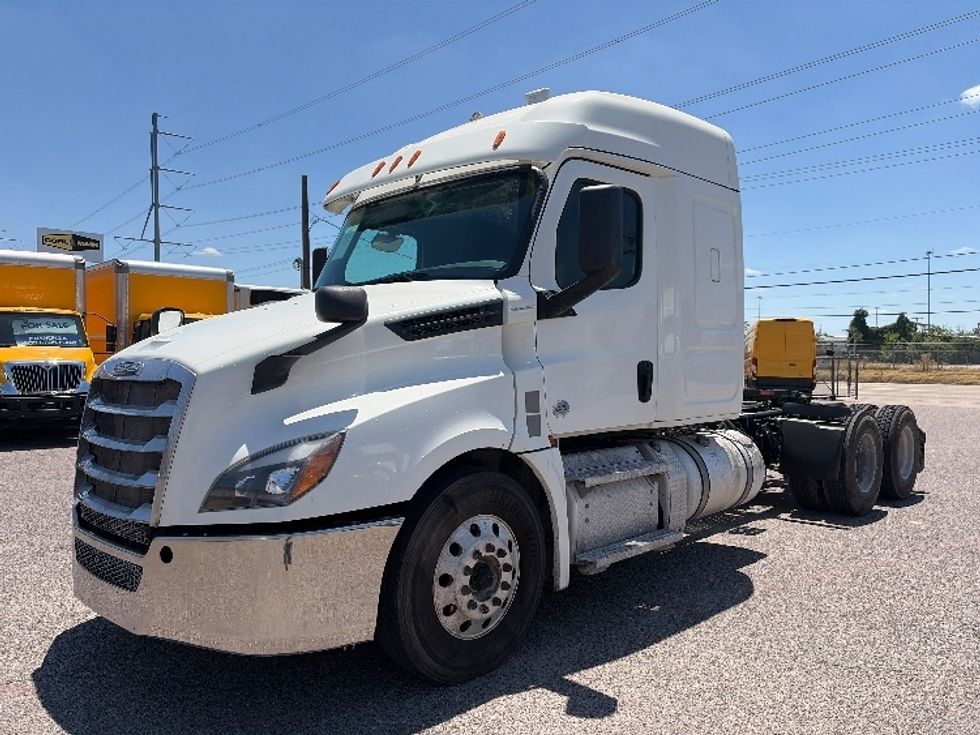 Sleeper Tractor-Heavy Duty Tractors-Freightliner-2020-T12664ST-Dallas-TX-484,514\n\t\tmiles-$ 68,250 - Image 3