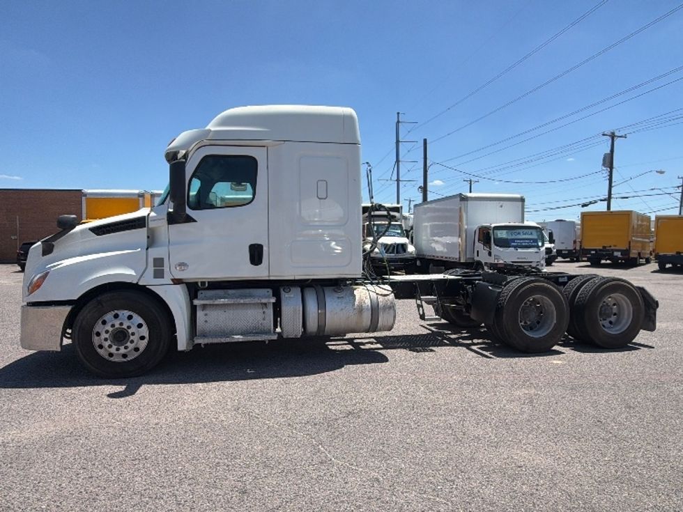 Sleeper Tractor-Heavy Duty Tractors-Freightliner-2020-T12664ST-Dallas-TX-484,514\n\t\tmiles-$ 68,250 - Image 4