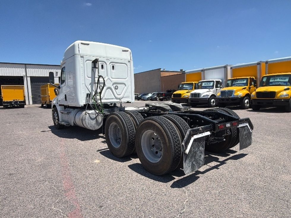 Sleeper Tractor-Heavy Duty Tractors-Freightliner-2020-T12664ST-Dallas-TX-484,514\n\t\tmiles-$ 68,250 - Image 5