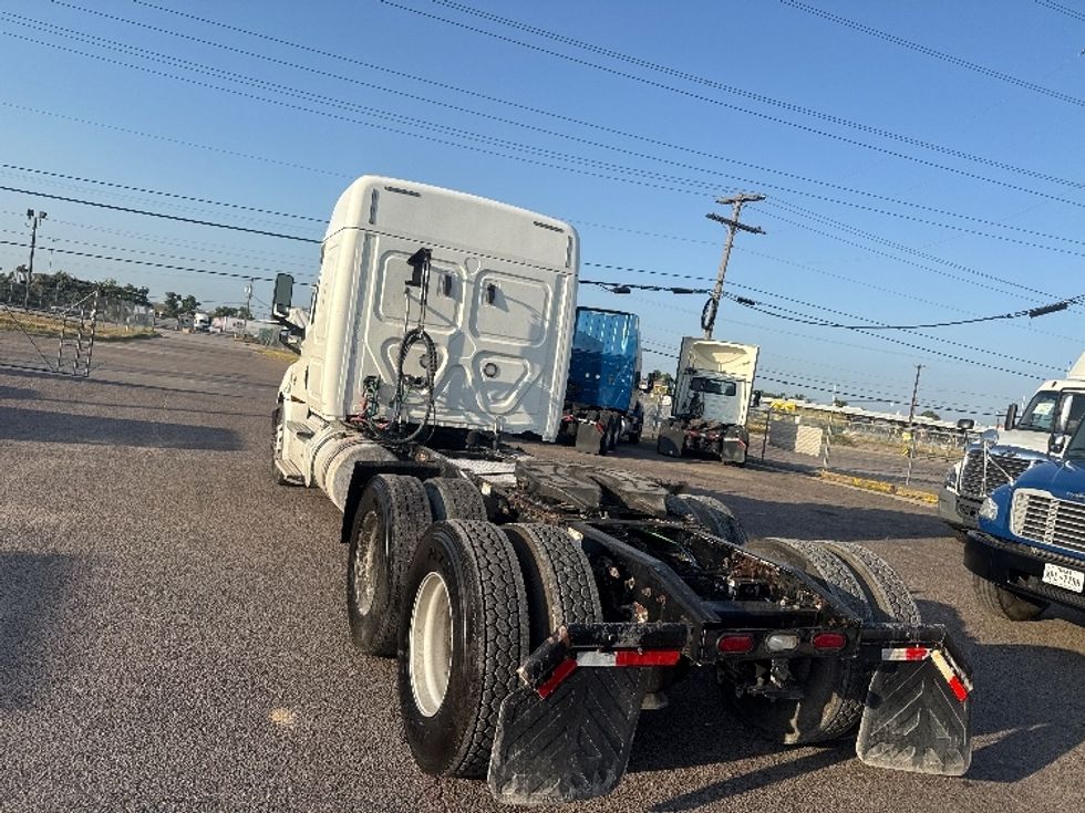 Sleeper Tractor-Heavy Duty Tractors-Freightliner-2020-T12664ST-Dallas-TX-484,514\n\t\tmiles-$ 68,250 - Image 5