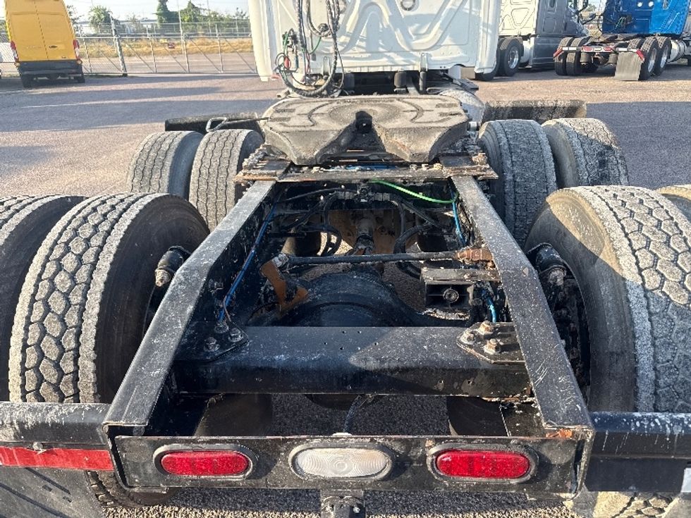 Sleeper Tractor-Heavy Duty Tractors-Freightliner-2020-T12664ST-Dallas-TX-484,514\n\t\tmiles-$ 68,250 - Image 6