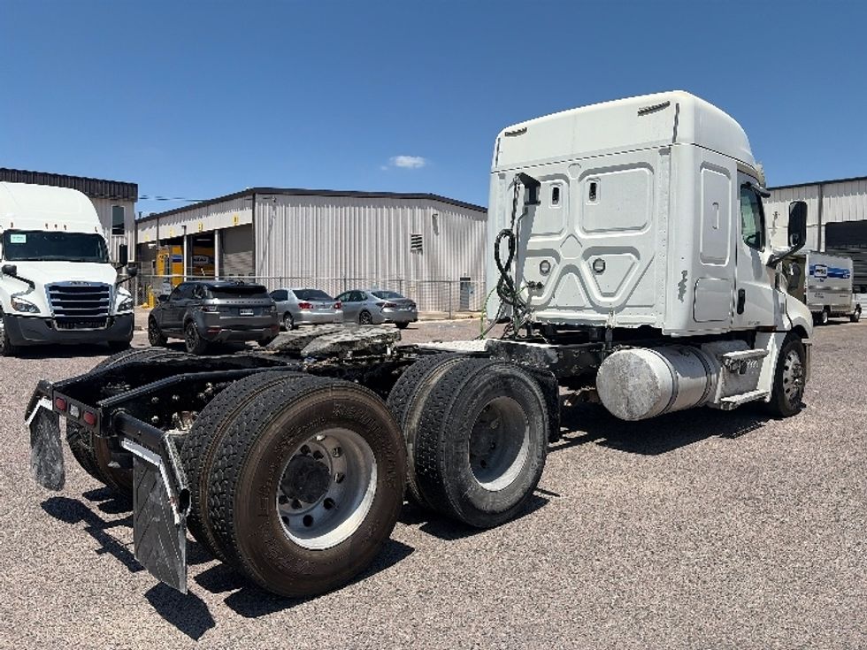 Sleeper Tractor-Heavy Duty Tractors-Freightliner-2020-T12664ST-Dallas-TX-484,514\n\t\tmiles-$ 68,250 - Image 7