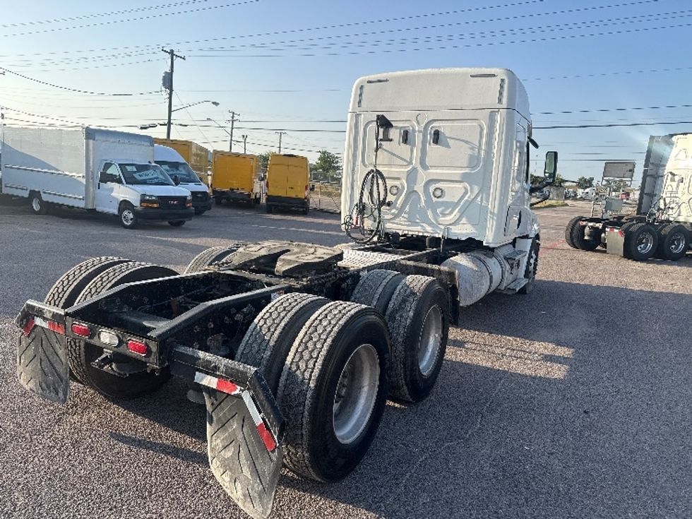 Sleeper Tractor-Heavy Duty Tractors-Freightliner-2020-T12664ST-Dallas-TX-484,514\n\t\tmiles-$ 68,250 - Image 7