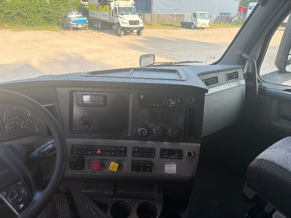 Sleeper Tractor-Heavy Duty Tractors-Freightliner-2020-T12664ST-Dallas-TX-493,042\n\t\tmiles-$ 65,000 - Image 11