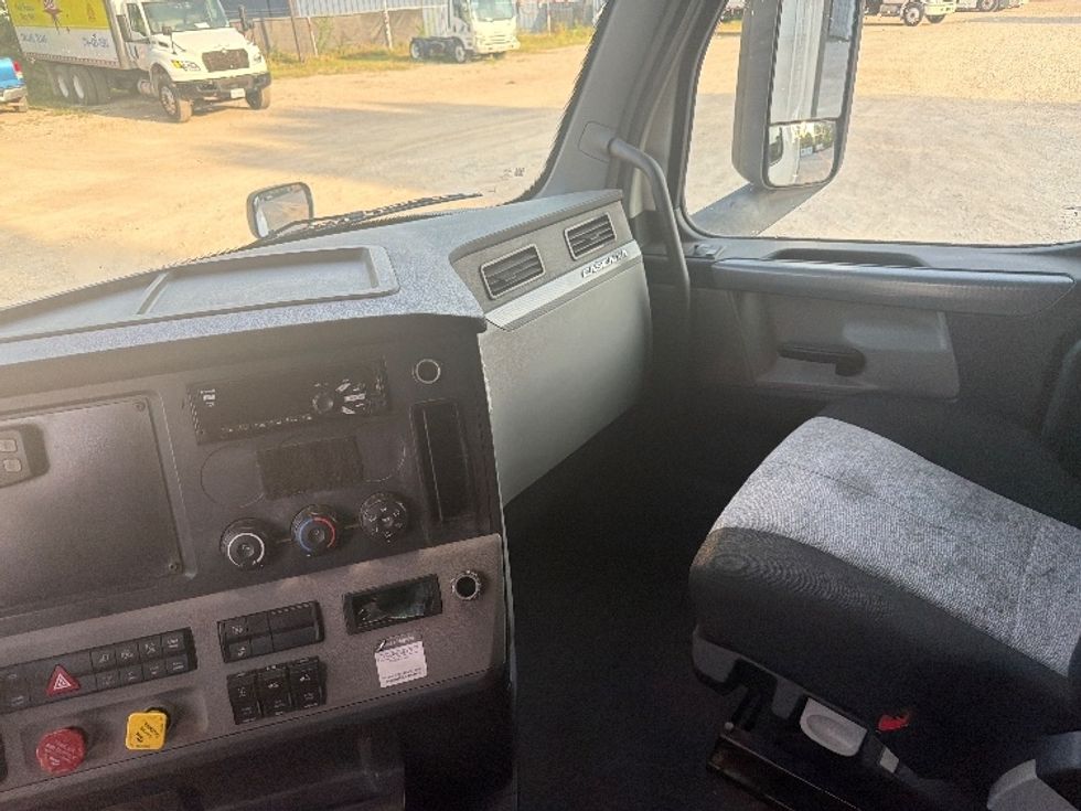 Sleeper Tractor-Heavy Duty Tractors-Freightliner-2020-T12664ST-Dallas-TX-493,042\n\t\tmiles-$ 65,000 - Image 12