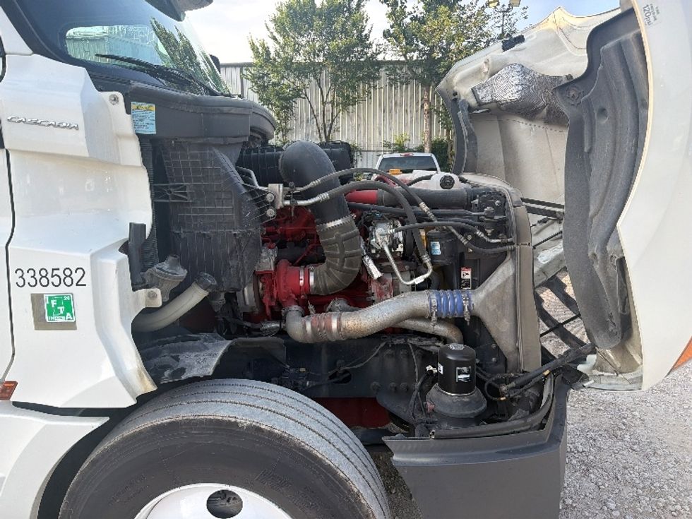 Sleeper Tractor-Heavy Duty Tractors-Freightliner-2020-T12664ST-Dallas-TX-493,042\n\t\tmiles-$ 65,000 - Image 20