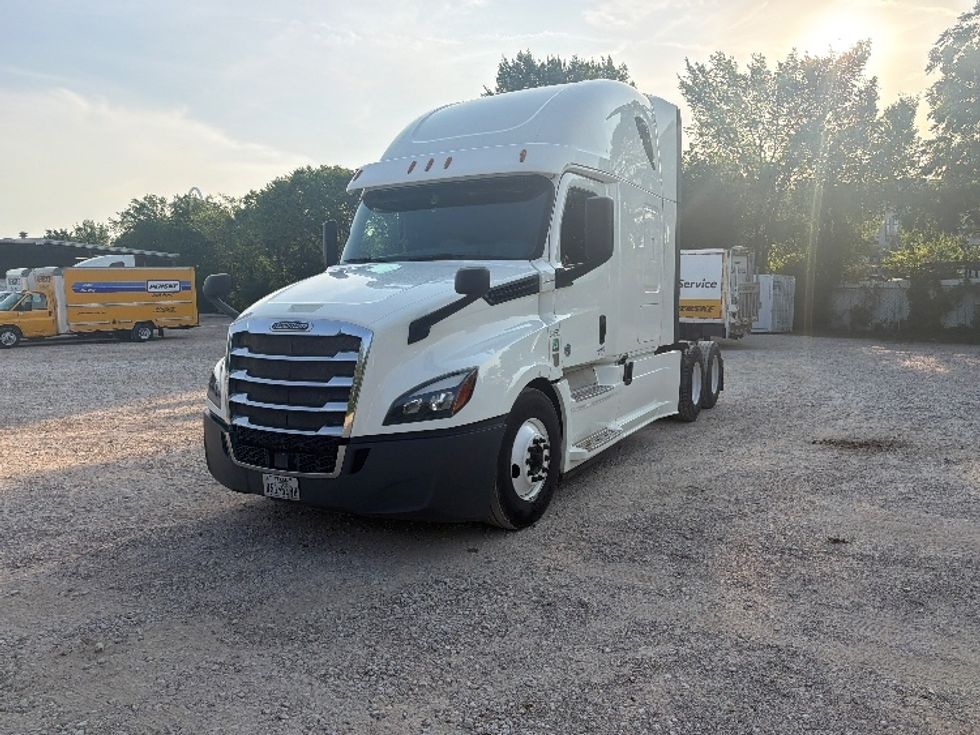Sleeper Tractor-Heavy Duty Tractors-Freightliner-2020-T12664ST-Dallas-TX-493,042\n\t\tmiles-$ 65,000 - Image 3