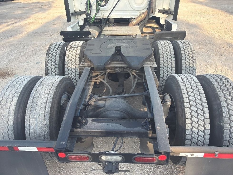 Sleeper Tractor-Heavy Duty Tractors-Freightliner-2020-T12664ST-Dallas-TX-493,042\n\t\tmiles-$ 65,000 - Image 6