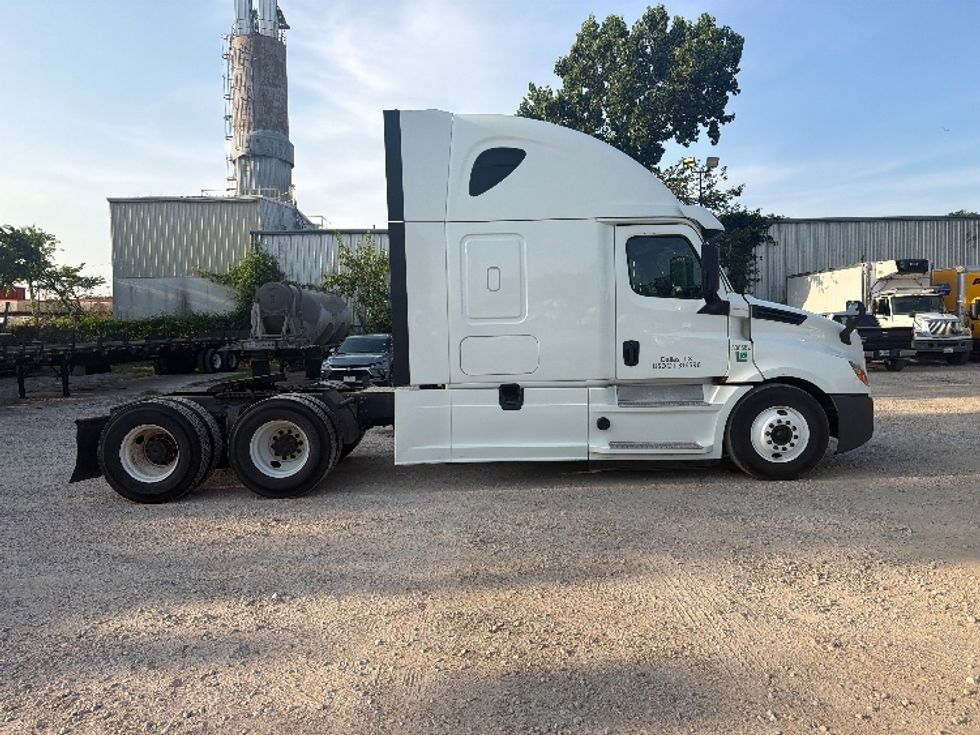Sleeper Tractor-Heavy Duty Tractors-Freightliner-2020-T12664ST-Dallas-TX-493,042\n\t\tmiles-$ 65,000 - Image 8