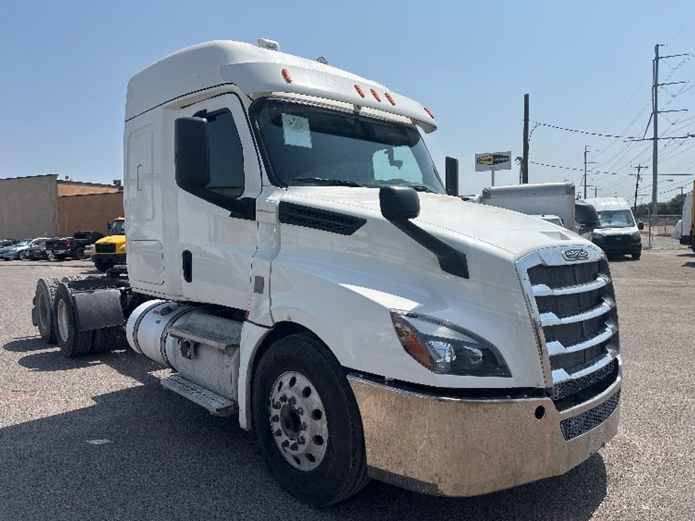 Sleeper Tractor-Heavy Duty Tractors-Freightliner-2020-T12664ST-Dallas-TX-508,333\n\t\tmiles-$ 66,500 - Image 1