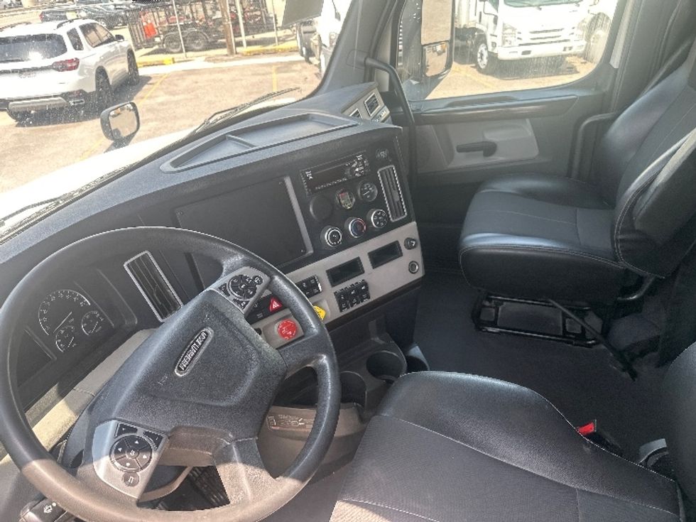 Sleeper Tractor-Heavy Duty Tractors-Freightliner-2020-T12664ST-Dallas-TX-508,333\n\t\tmiles-$ 66,500 - Image 10