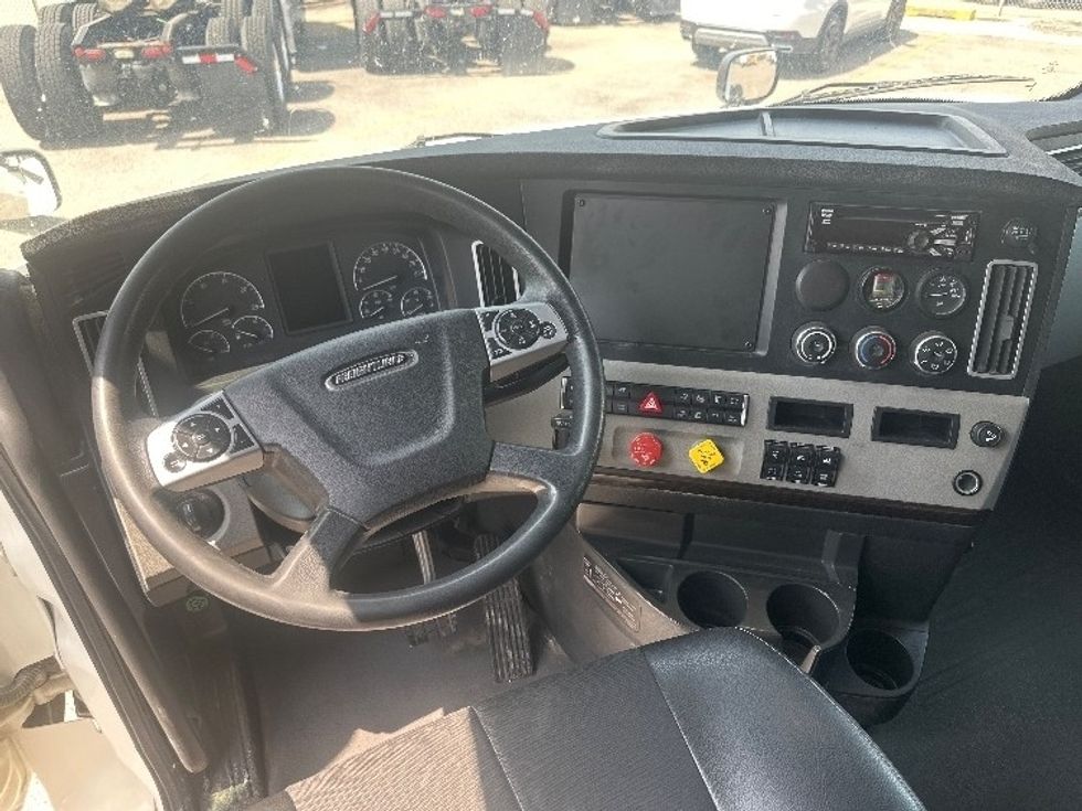 Sleeper Tractor-Heavy Duty Tractors-Freightliner-2020-T12664ST-Dallas-TX-508,333\n\t\tmiles-$ 66,500 - Image 11