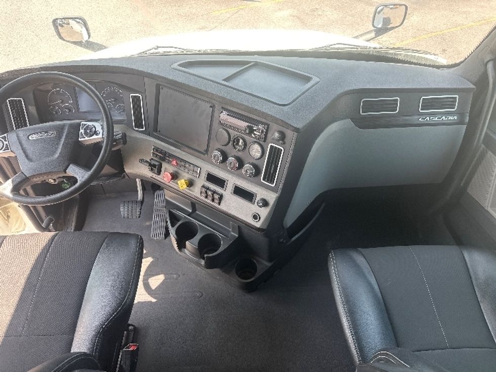 Sleeper Tractor-Heavy Duty Tractors-Freightliner-2020-T12664ST-Dallas-TX-508,333\n\t\tmiles-$ 66,500 - Image 12