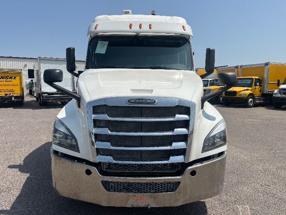 Sleeper Tractor-Heavy Duty Tractors-Freightliner-2020-T12664ST-Dallas-TX-508,333\n\t\tmiles-$ 66,500 - Image 2