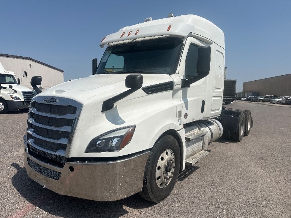 Sleeper Tractor-Heavy Duty Tractors-Freightliner-2020-T12664ST-Dallas-TX-508,333\n\t\tmiles-$ 66,500 - Image 3