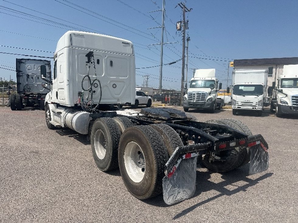 Sleeper Tractor-Heavy Duty Tractors-Freightliner-2020-T12664ST-Dallas-TX-508,333\n\t\tmiles-$ 66,500 - Image 5