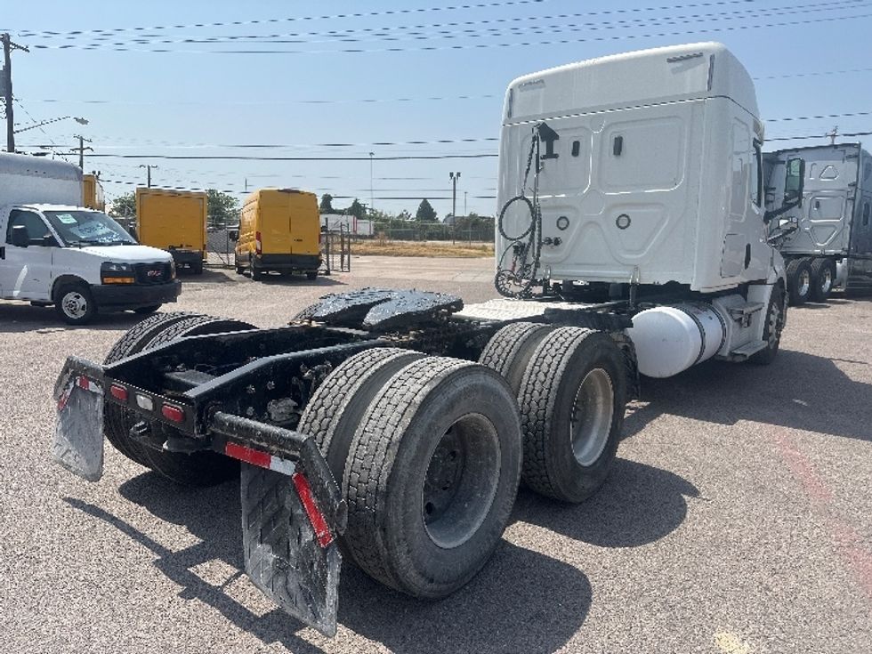 Sleeper Tractor-Heavy Duty Tractors-Freightliner-2020-T12664ST-Dallas-TX-508,333\n\t\tmiles-$ 66,500 - Image 7