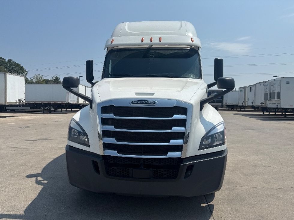 Sleeper Tractor-Heavy Duty Tractors-Freightliner-2020-T12664ST-Dallas-TX-510,985\n\t\tmiles-$ 66,000 - Image 2