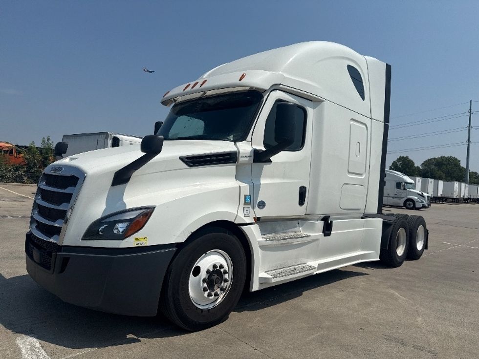 Sleeper Tractor-Heavy Duty Tractors-Freightliner-2020-T12664ST-Dallas-TX-510,985\n\t\tmiles-$ 66,000 - Image 3