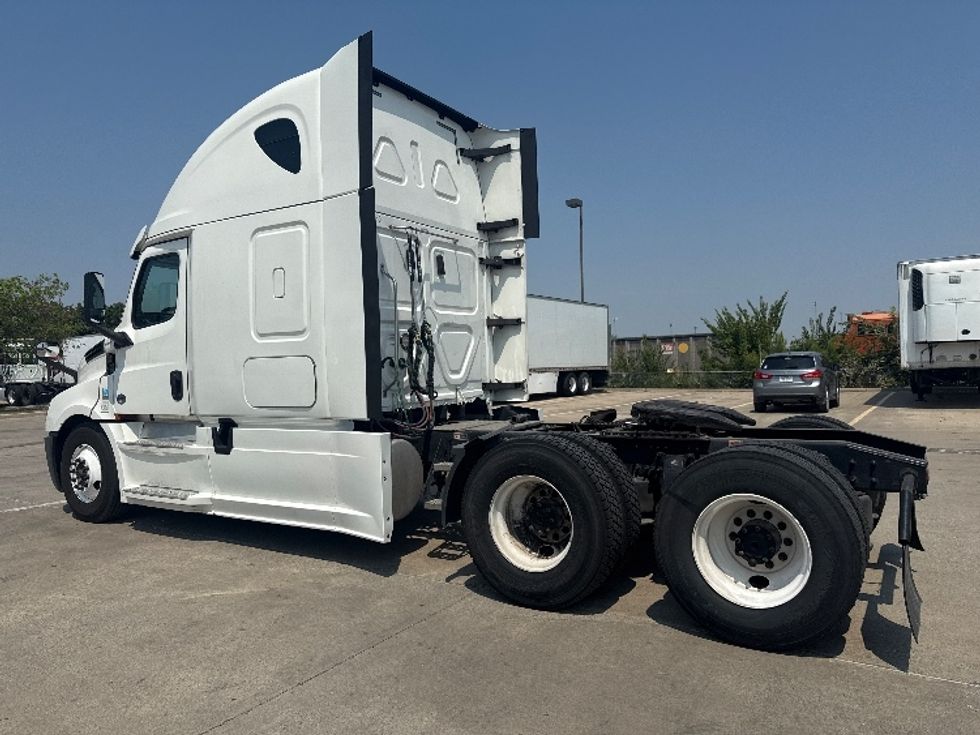 Sleeper Tractor-Heavy Duty Tractors-Freightliner-2020-T12664ST-Dallas-TX-510,985\n\t\tmiles-$ 66,000 - Image 5