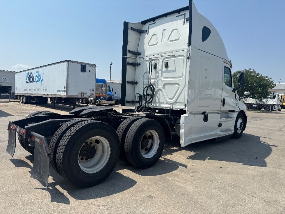 Sleeper Tractor-Heavy Duty Tractors-Freightliner-2020-T12664ST-Dallas-TX-510,985\n\t\tmiles-$ 66,000 - Image 7