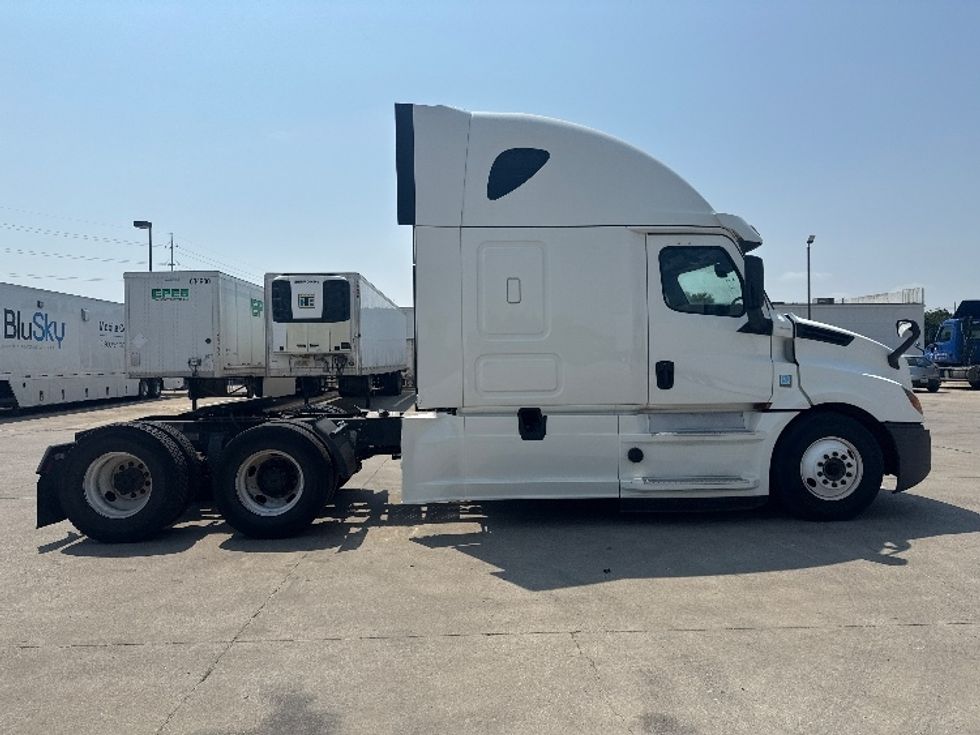 Sleeper Tractor-Heavy Duty Tractors-Freightliner-2020-T12664ST-Dallas-TX-510,985\n\t\tmiles-$ 66,000 - Image 8