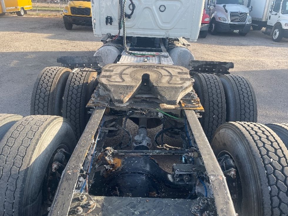 Sleeper Tractor-Heavy Duty Tractors-Freightliner-2020-T12664ST-Dallas-TX-516,697\n\t\tmiles-$ 66,000 - Image 6