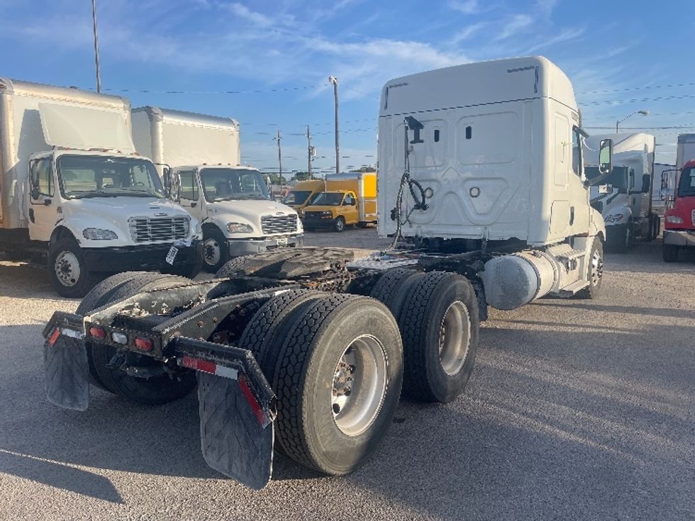 Sleeper Tractor-Heavy Duty Tractors-Freightliner-2020-T12664ST-Dallas-TX-516,697\n\t\tmiles-$ 66,000 - Image 7