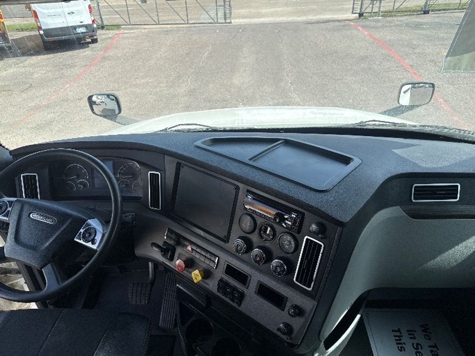 Sleeper Tractor-Heavy Duty Tractors-Freightliner-2020-T12664ST-Dallas-TX-523,219\n\t\tmiles-$ 65,500 - Image 12