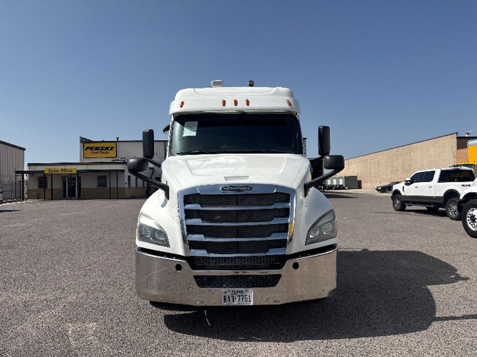 Sleeper Tractor-Heavy Duty Tractors-Freightliner-2020-T12664ST-Dallas-TX-523,219\n\t\tmiles-$ 65,500 - Image 2