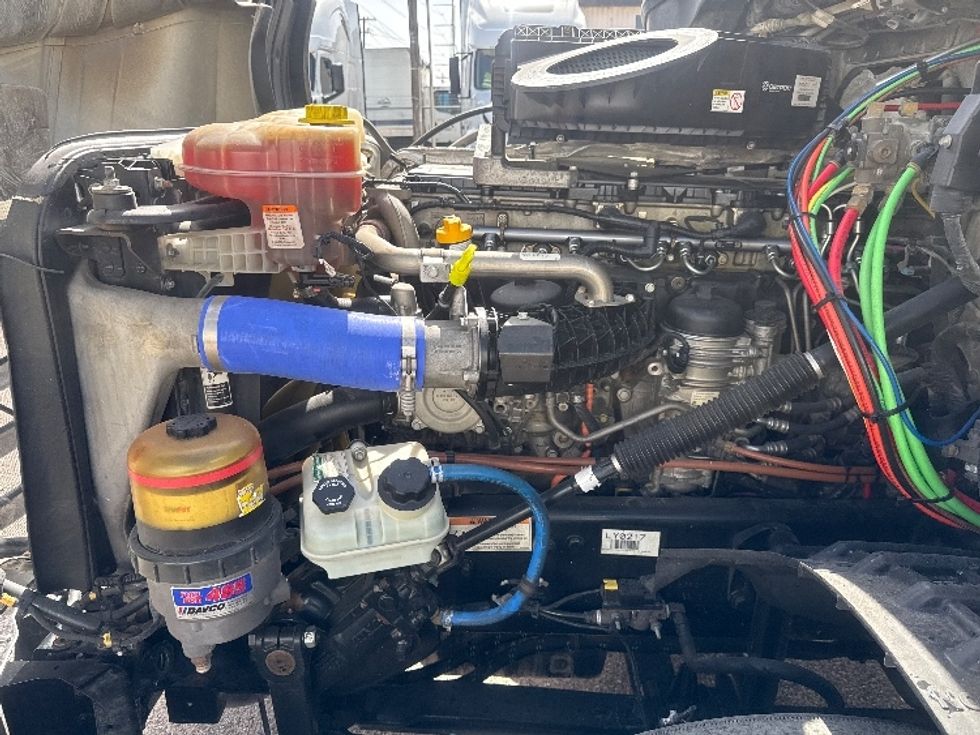 Sleeper Tractor-Heavy Duty Tractors-Freightliner-2020-T12664ST-Dallas-TX-523,219\n\t\tmiles-$ 65,500 - Image 21