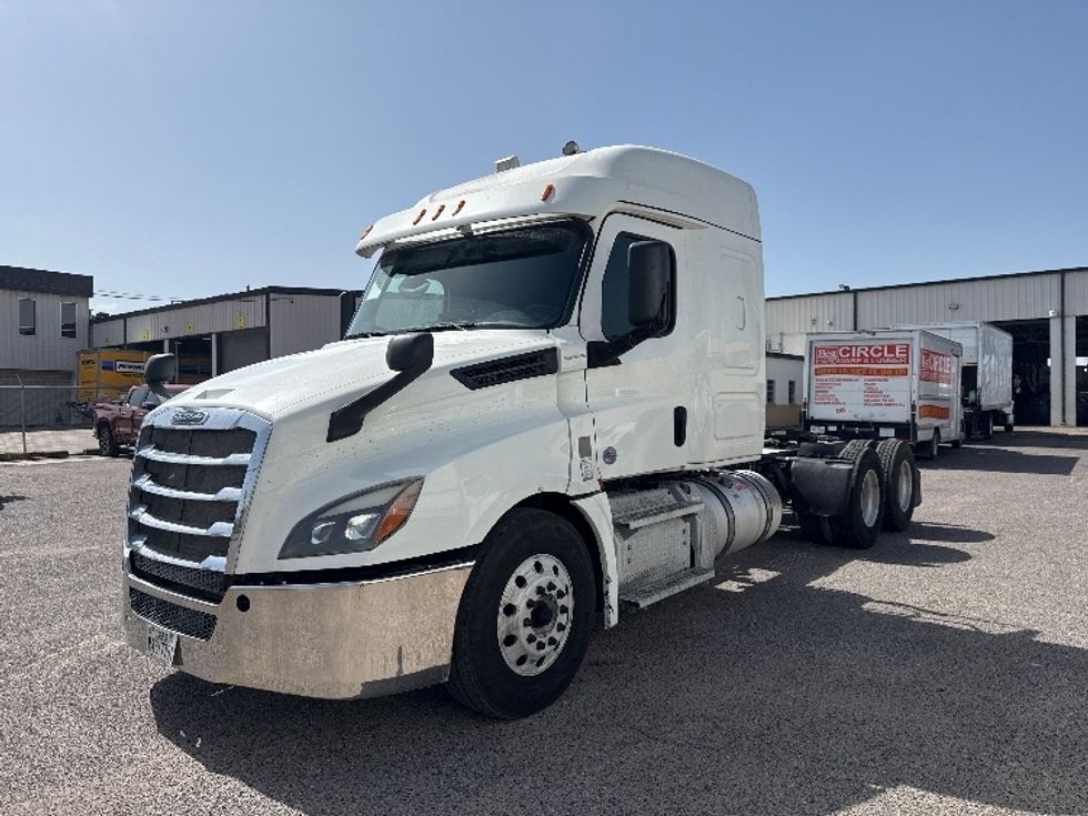 Sleeper Tractor-Heavy Duty Tractors-Freightliner-2020-T12664ST-Dallas-TX-523,219\n\t\tmiles-$ 65,500 - Image 3