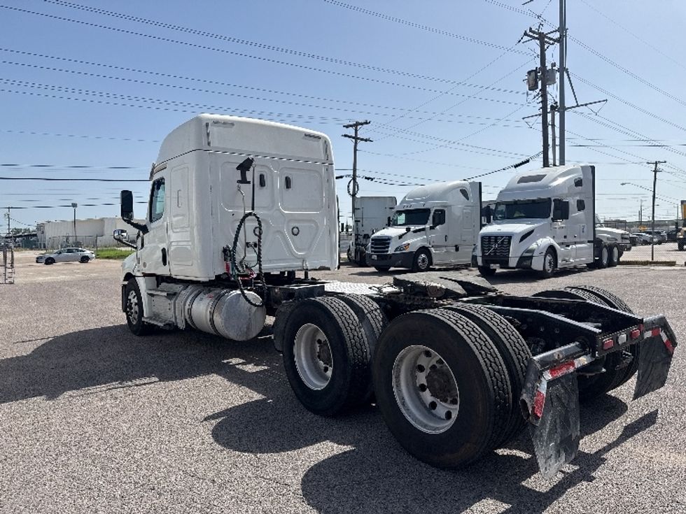 Sleeper Tractor-Heavy Duty Tractors-Freightliner-2020-T12664ST-Dallas-TX-523,219\n\t\tmiles-$ 65,500 - Image 5