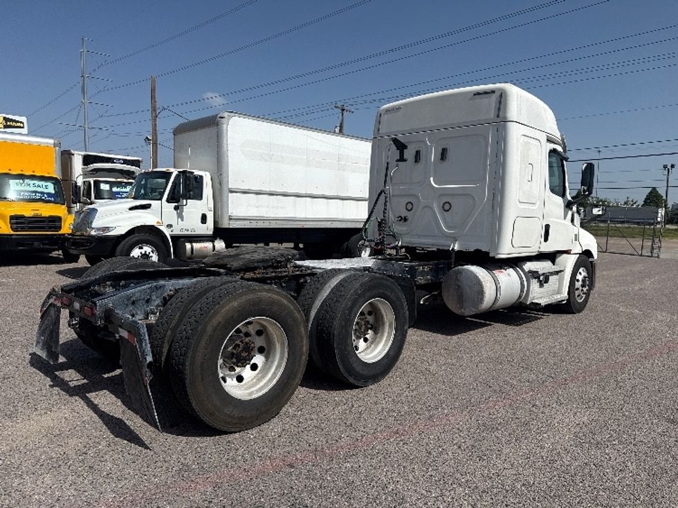 Sleeper Tractor-Heavy Duty Tractors-Freightliner-2020-T12664ST-Dallas-TX-523,219\n\t\tmiles-$ 65,500 - Image 7