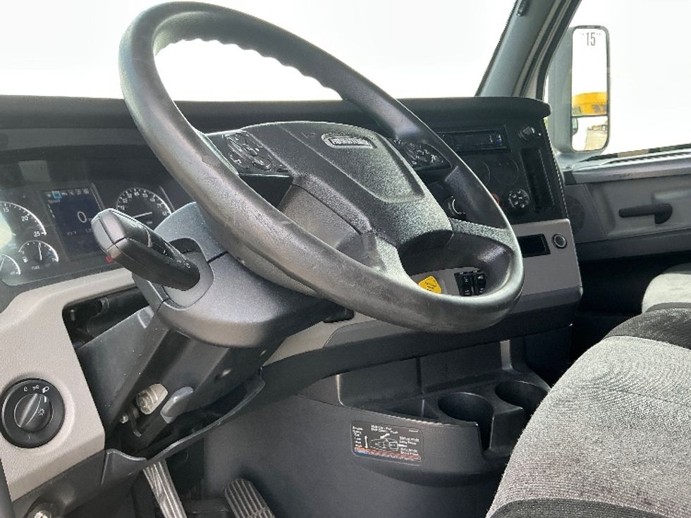 Sleeper Tractor-Heavy Duty Tractors-Freightliner-2020-T12664ST-Dallas-TX-535,536\n\t\tmiles-$ 65,000 - Image 10
