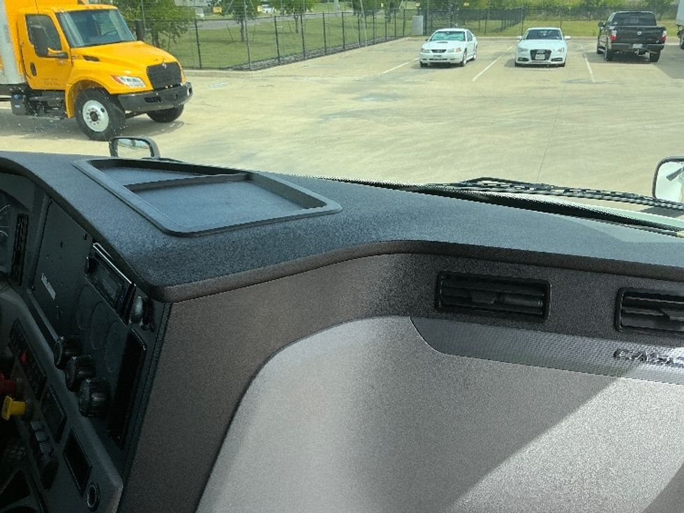 Sleeper Tractor-Heavy Duty Tractors-Freightliner-2020-T12664ST-Dallas-TX-535,536\n\t\tmiles-$ 65,000 - Image 14