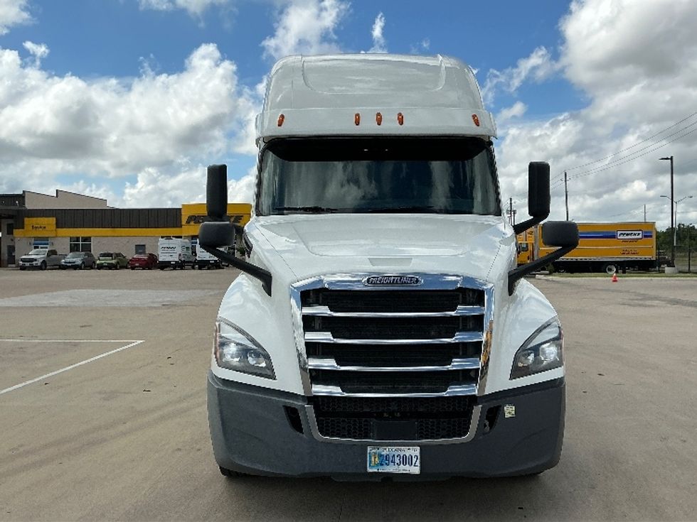 Sleeper Tractor-Heavy Duty Tractors-Freightliner-2020-T12664ST-Dallas-TX-535,536\n\t\tmiles-$ 65,000 - Image 2