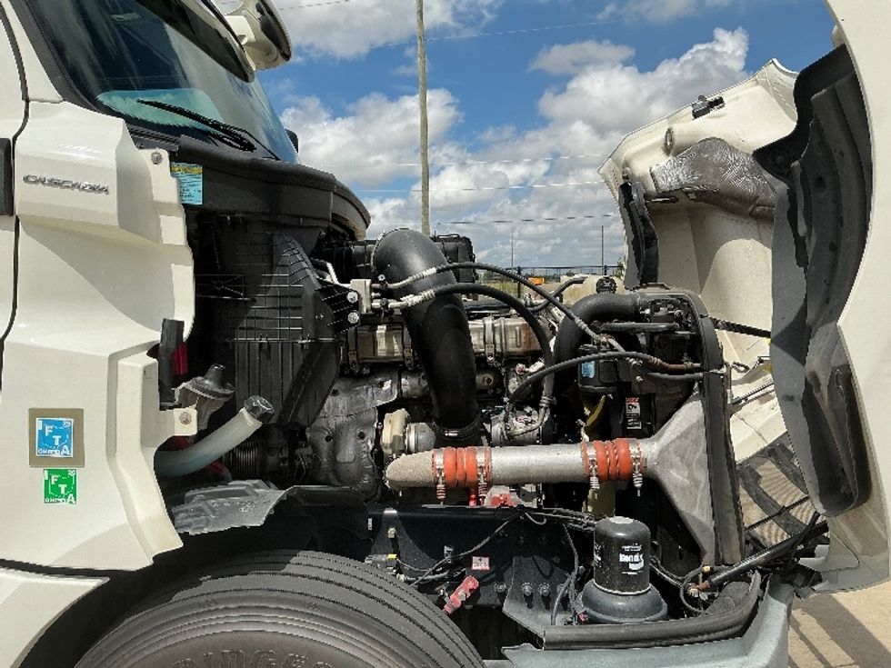 Sleeper Tractor-Heavy Duty Tractors-Freightliner-2020-T12664ST-Dallas-TX-535,536\n\t\tmiles-$ 65,000 - Image 20
