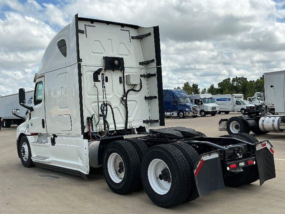 Sleeper Tractor-Heavy Duty Tractors-Freightliner-2020-T12664ST-Dallas-TX-535,536\n\t\tmiles-$ 65,000 - Image 5