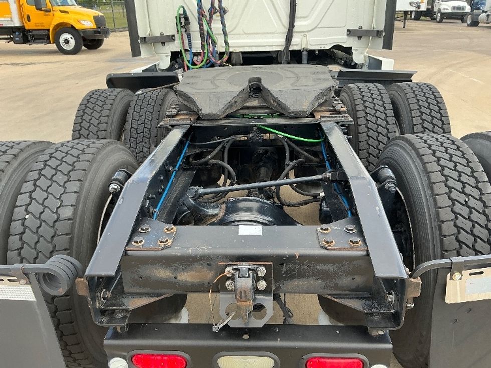 Sleeper Tractor-Heavy Duty Tractors-Freightliner-2020-T12664ST-Dallas-TX-535,536\n\t\tmiles-$ 65,000 - Image 6