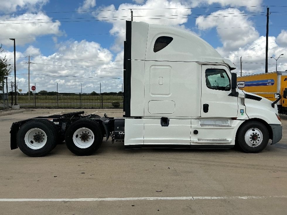 Sleeper Tractor-Heavy Duty Tractors-Freightliner-2020-T12664ST-Dallas-TX-535,536\n\t\tmiles-$ 65,000 - Image 8