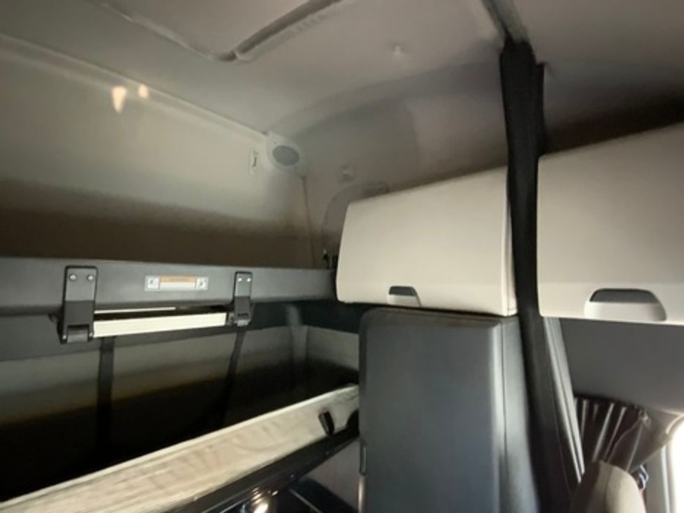 Sleeper Tractor-Heavy Duty Tractors-Freightliner-2020-T12664ST-Dallas-TX-542,094\n\t\tmiles-$ 55,500 - Image 10