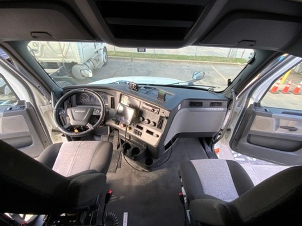 Sleeper Tractor-Heavy Duty Tractors-Freightliner-2020-T12664ST-Dallas-TX-542,094\n\t\tmiles-$ 55,500 - Image 14