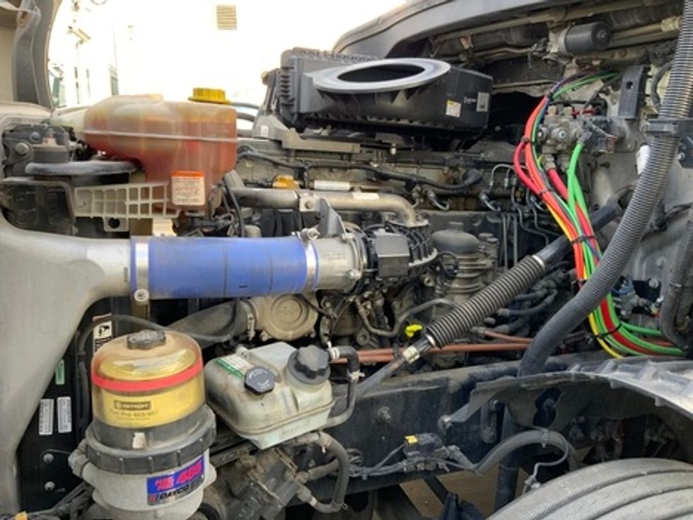 Sleeper Tractor-Heavy Duty Tractors-Freightliner-2020-T12664ST-Dallas-TX-542,094\n\t\tmiles-$ 55,500 - Image 15