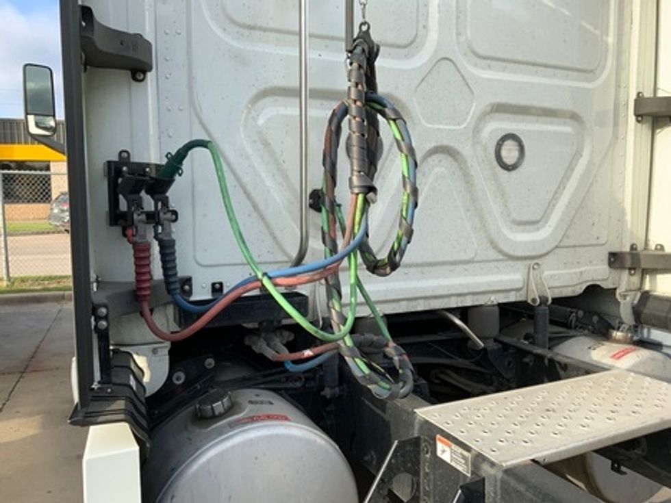 Sleeper Tractor-Heavy Duty Tractors-Freightliner-2020-T12664ST-Dallas-TX-542,094\n\t\tmiles-$ 55,500 - Image 16