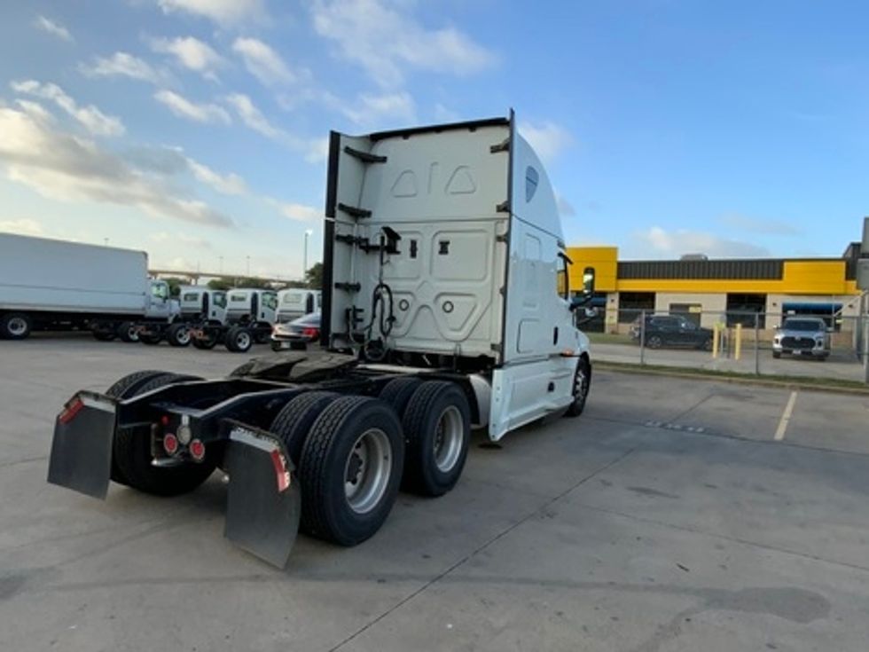 Sleeper Tractor-Heavy Duty Tractors-Freightliner-2020-T12664ST-Dallas-TX-542,094\n\t\tmiles-$ 55,500 - Image 4