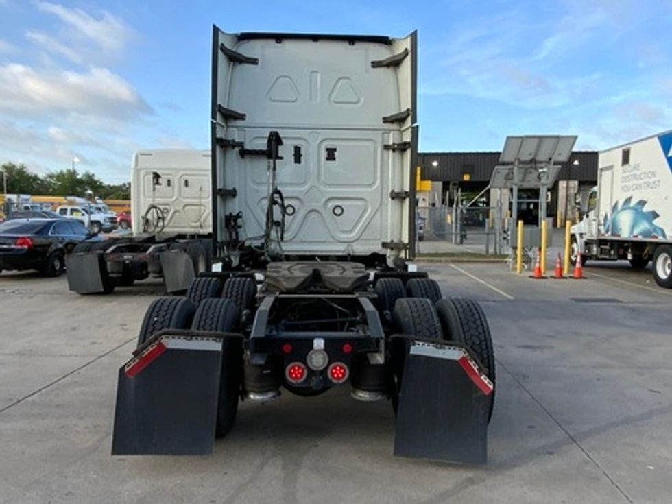 Sleeper Tractor-Heavy Duty Tractors-Freightliner-2020-T12664ST-Dallas-TX-542,094\n\t\tmiles-$ 55,500 - Image 5